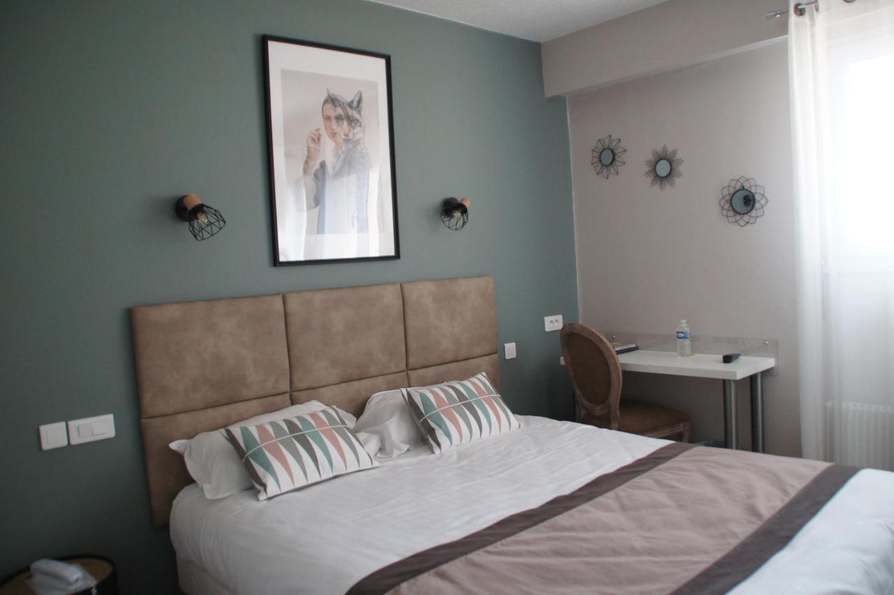 Logis Hotel De La Bruyere Pouzauges Eksteriør bilde