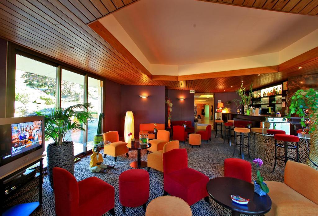 Logis Hotel De La Bruyere Pouzauges Eksteriør bilde