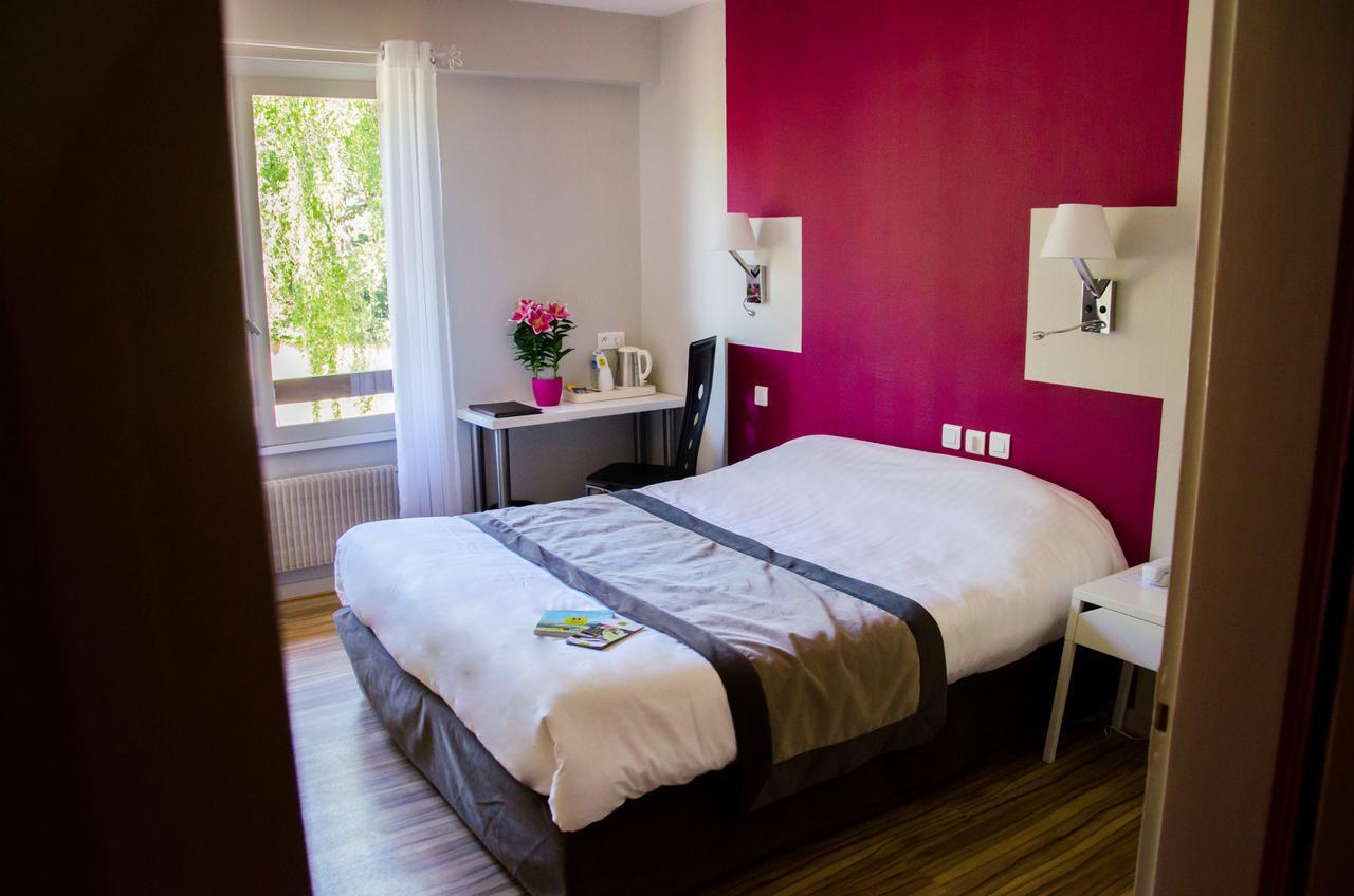 Logis Hotel De La Bruyere Pouzauges Eksteriør bilde