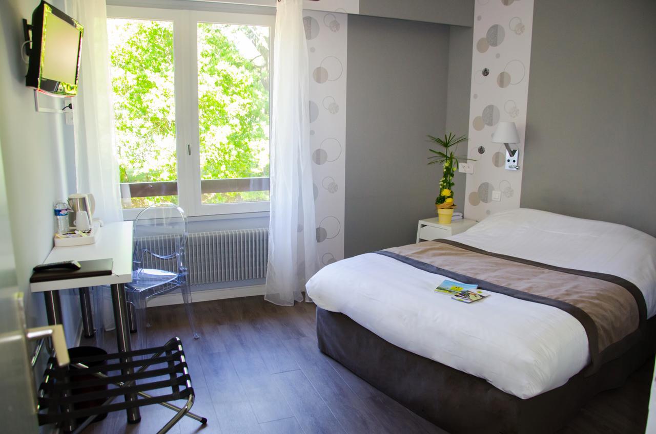 Logis Hotel De La Bruyere Pouzauges Eksteriør bilde