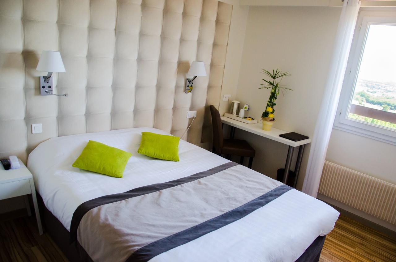 Logis Hotel De La Bruyere Pouzauges Eksteriør bilde