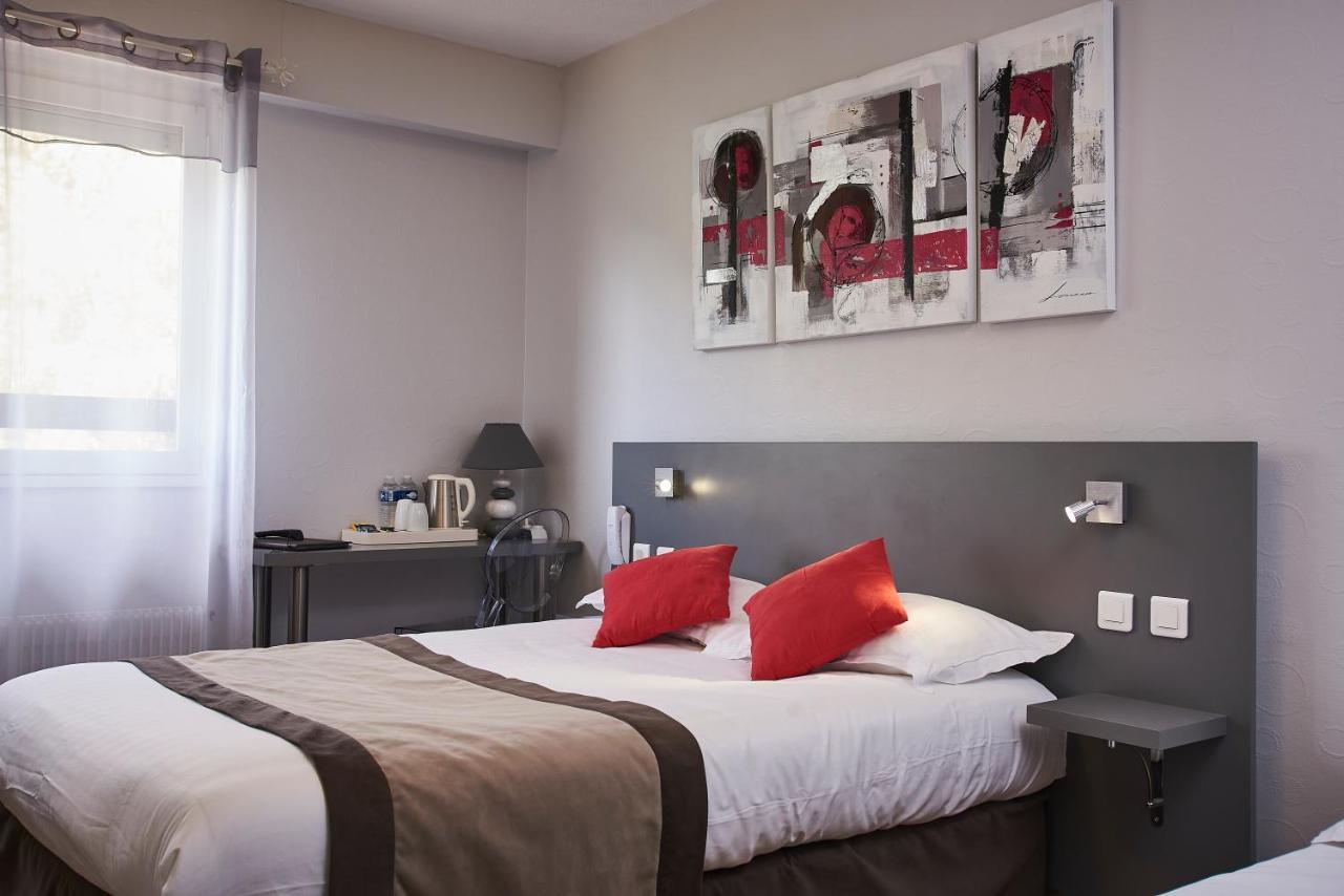 Logis Hotel De La Bruyere Pouzauges Eksteriør bilde