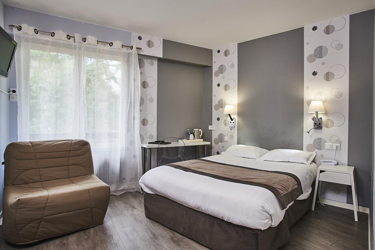 Logis Hotel De La Bruyere Pouzauges Eksteriør bilde