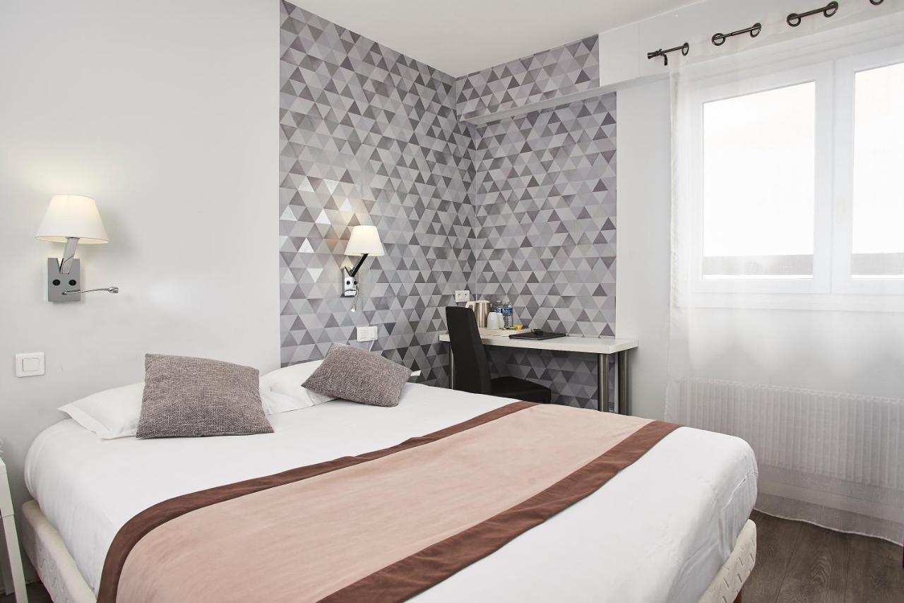 Logis Hotel De La Bruyere Pouzauges Eksteriør bilde