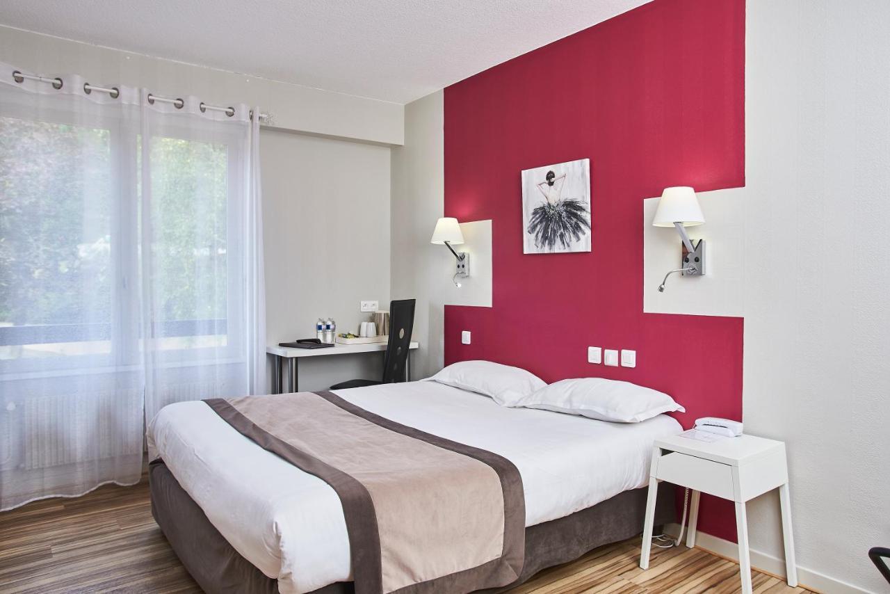 Logis Hotel De La Bruyere Pouzauges Eksteriør bilde