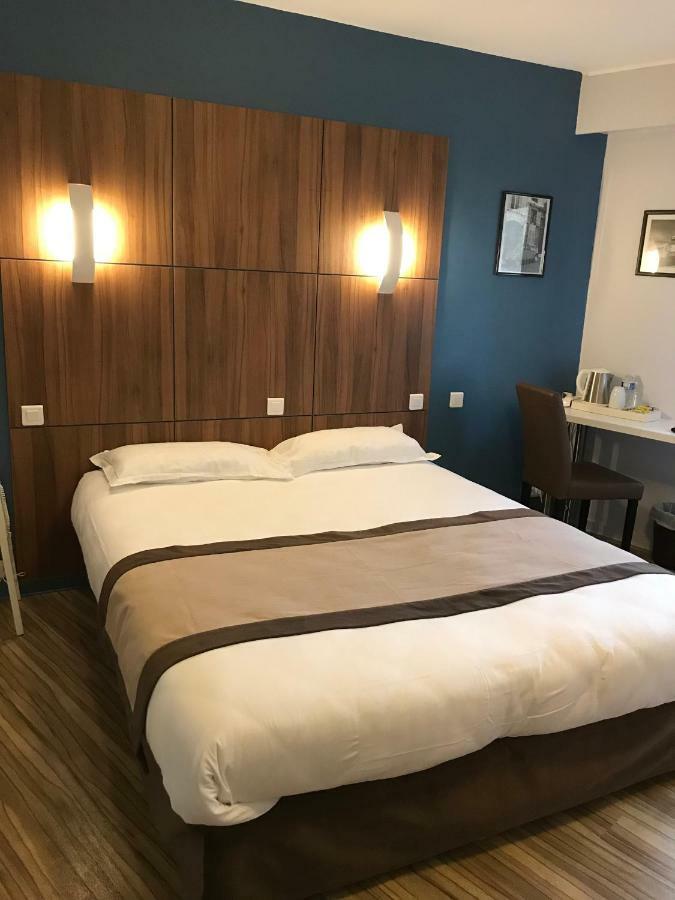 Logis Hotel De La Bruyere Pouzauges Eksteriør bilde